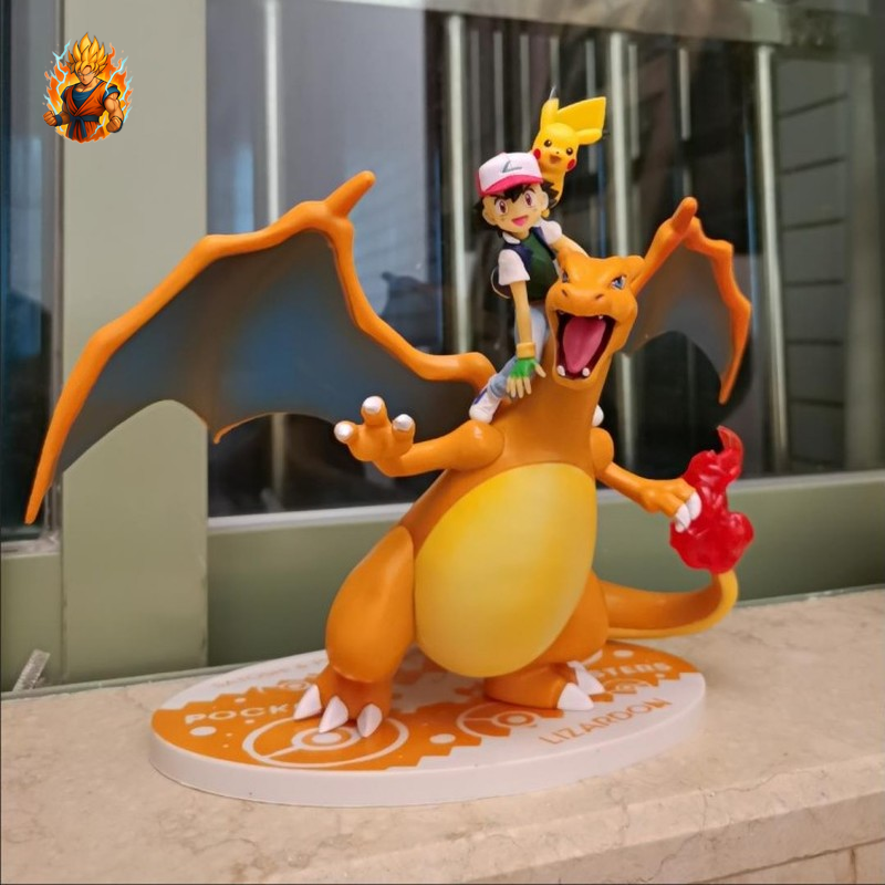 Figurine Dracaufeu Sacha et Pikachu